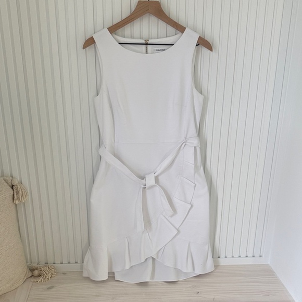 Elegant White Sleeveless Dress